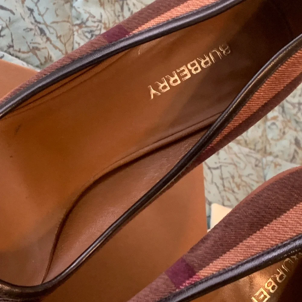 Burberry Brown Heels with Stiletto Design - Picture 4 of 5